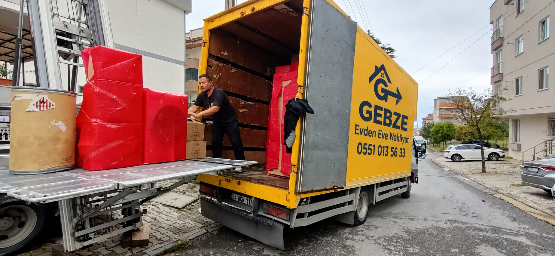 Gebze Evden Eve Nakliyat logolu aracımız